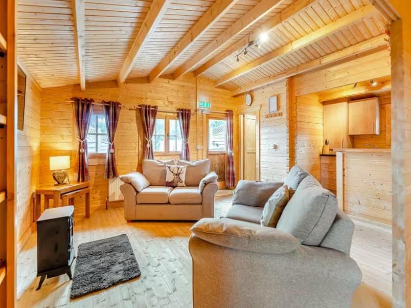 Lochinvar - Clydesdale Log Cabin With Hot Tub Airdrie Exterior photo